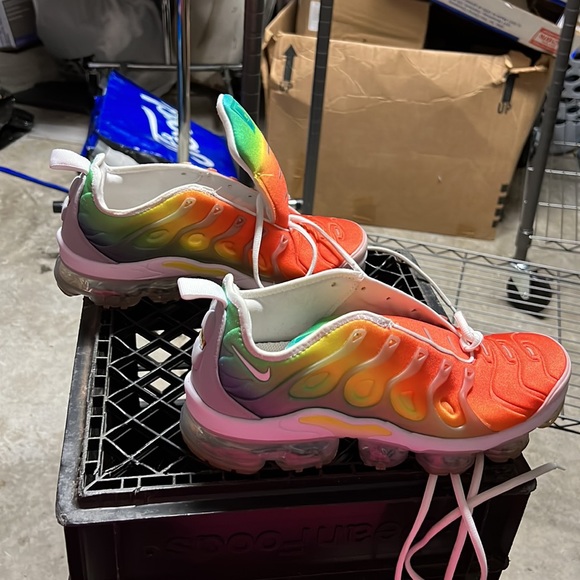 Nike shoes - Picture 3 of 8